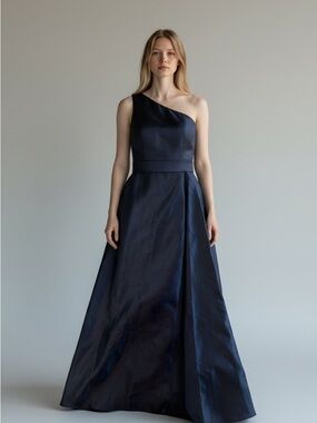 NEVER BEEN WORN ALFRED SUNG One-Shoulder Navy Formal Gown